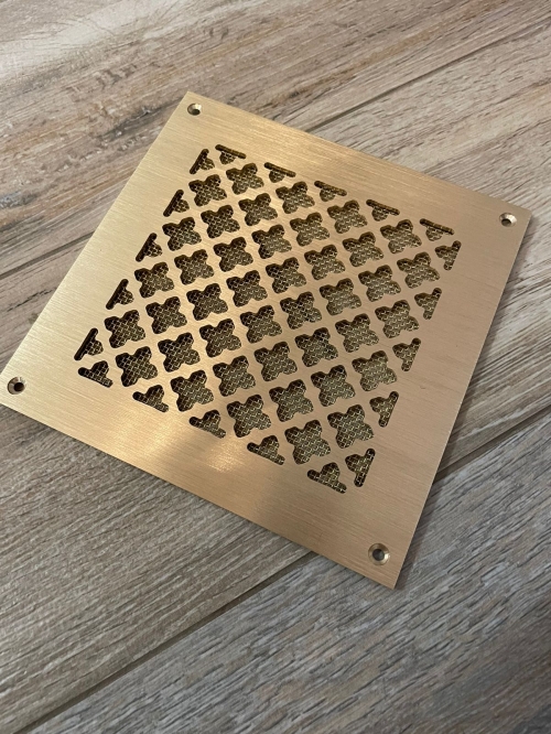 Латунная вентиляционная решётка шлифованная ЛР19 150х150